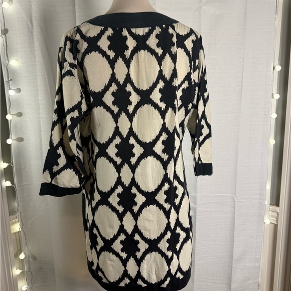 The Royal Standard Black and White Geometric Tunic Top - Picture 2 of 6
